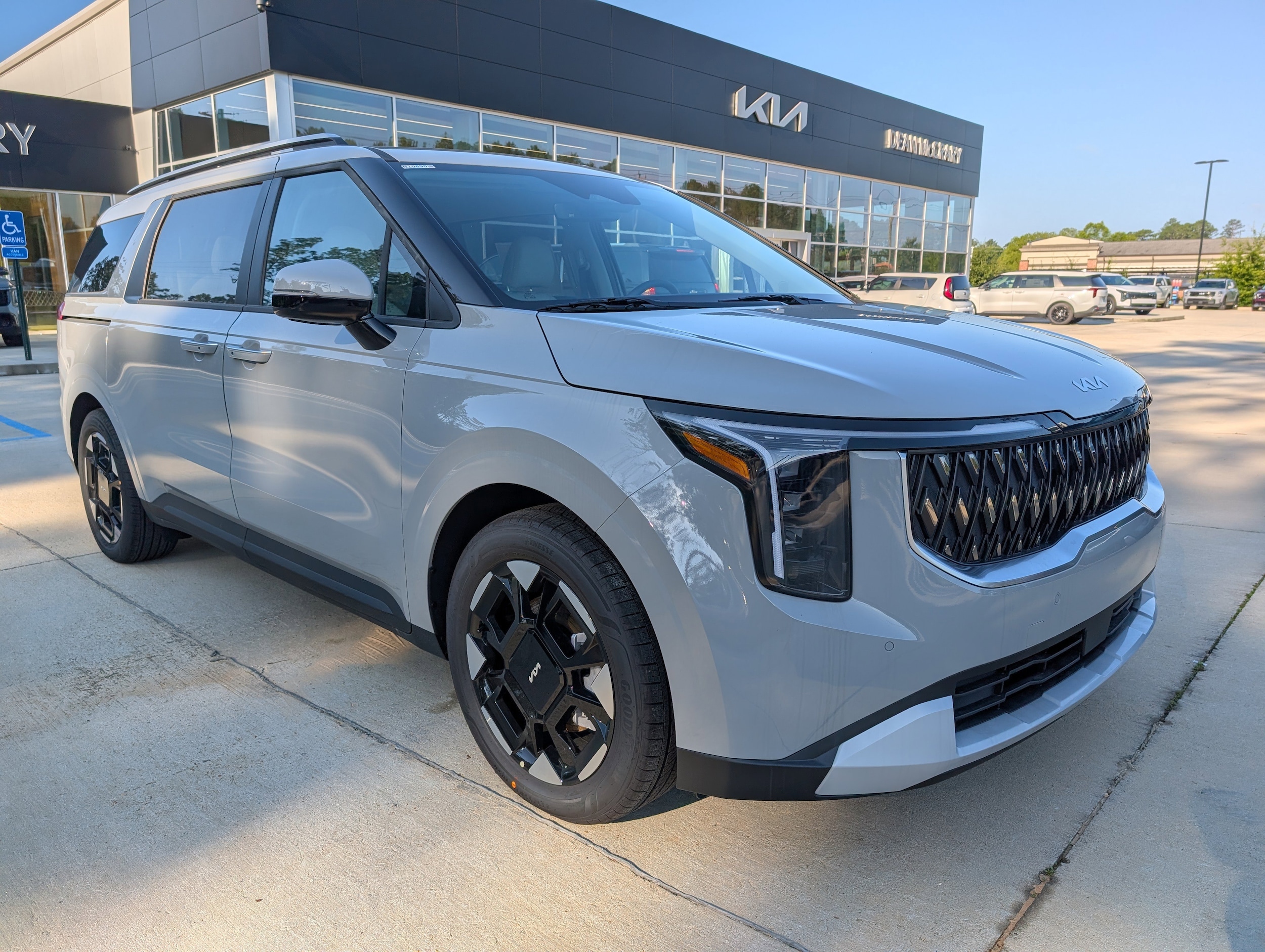 2026 Kia Sedona EX's photo
