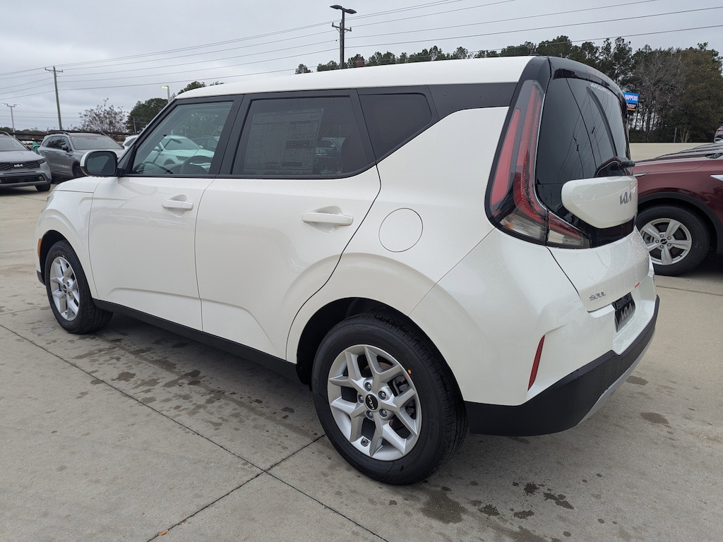 New 2025 Kia Soul LX Hatchback