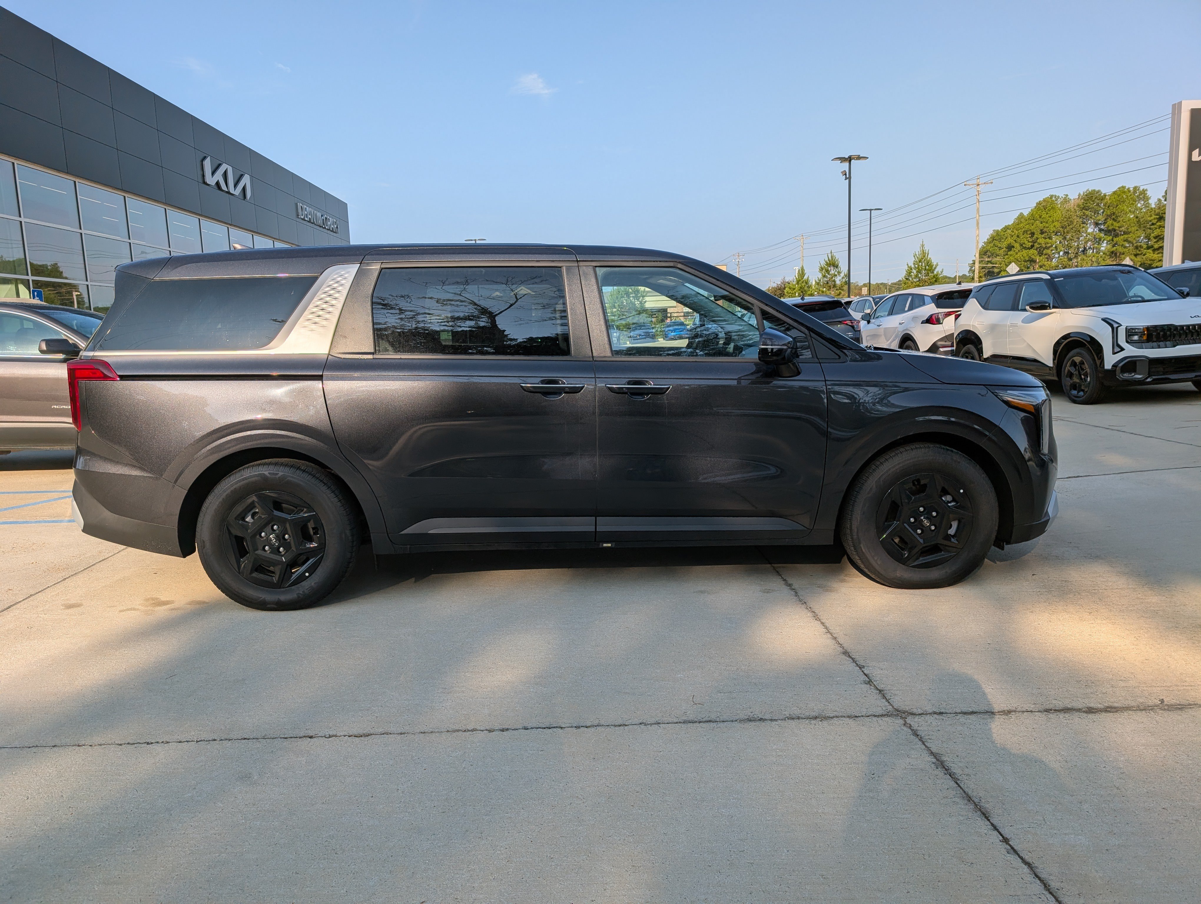 New 2026 Kia Carnival LXS Van Passenger Van