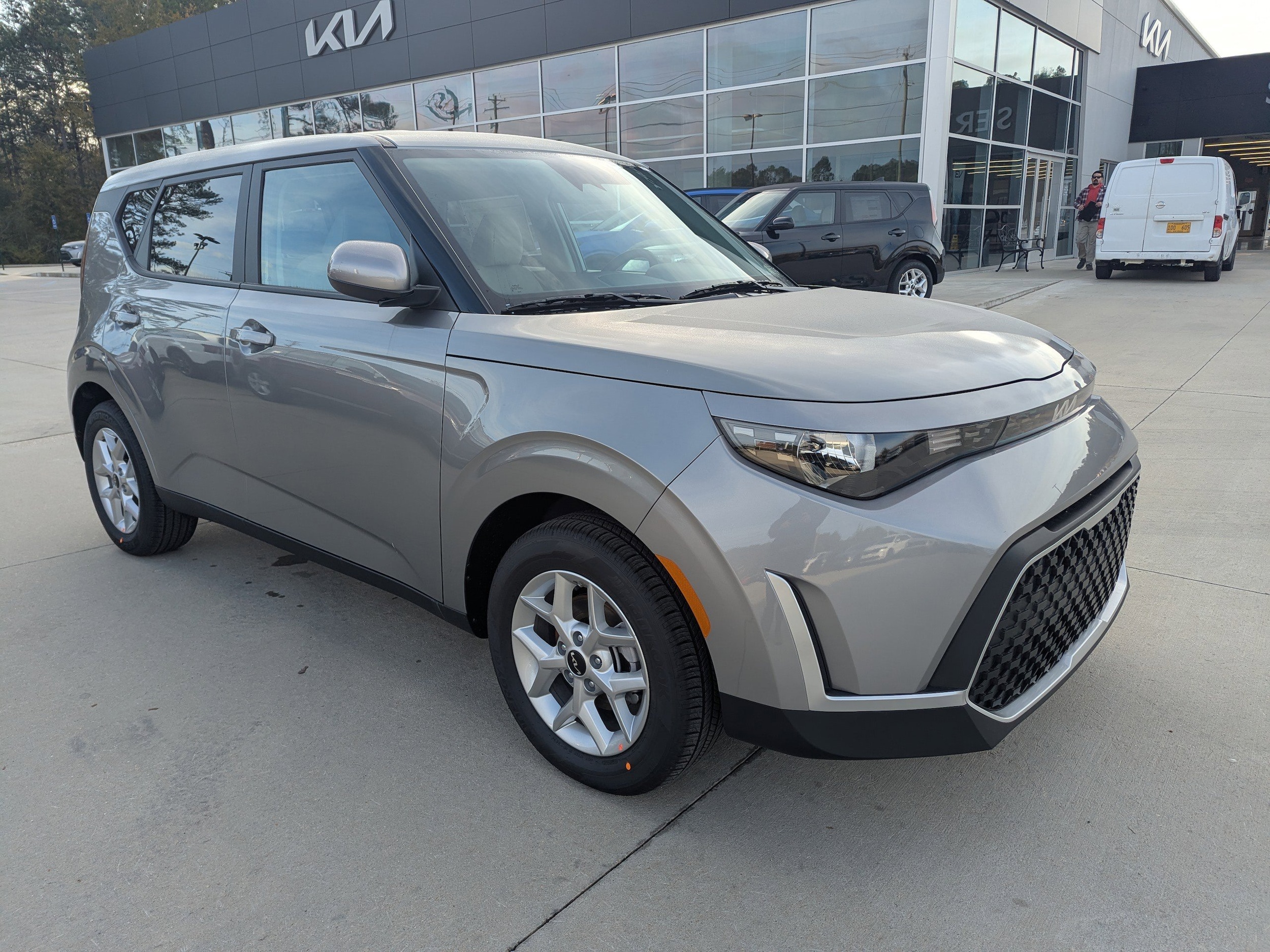2025 Kia Soul LX's photo