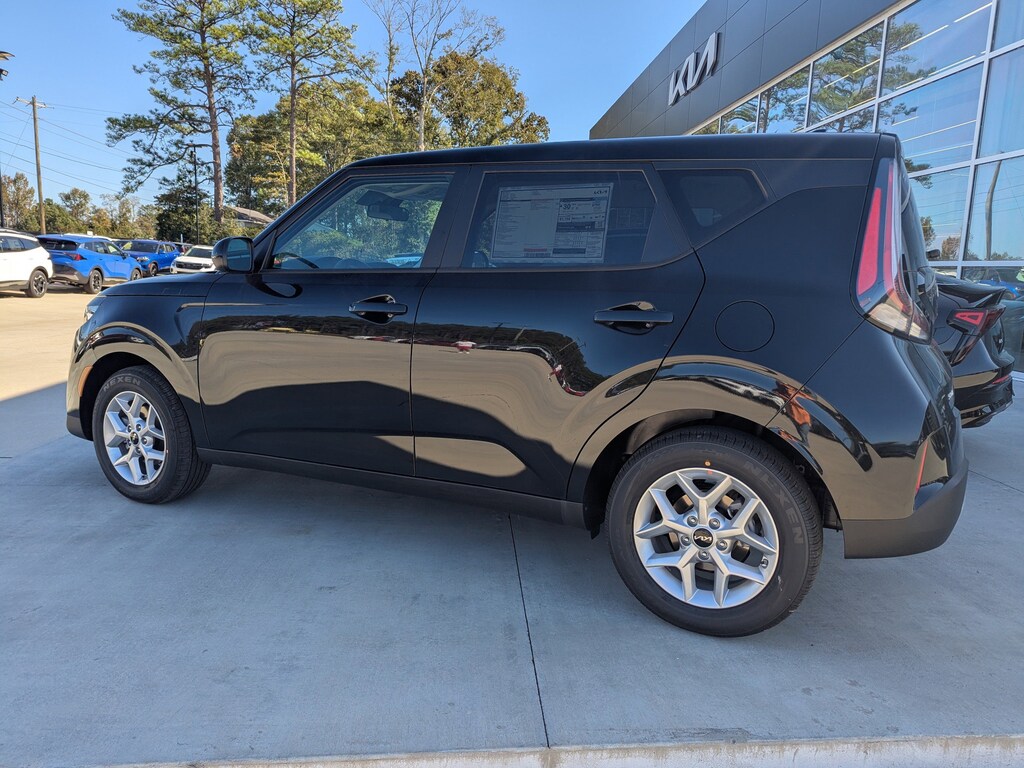 New 2025 Kia Soul LX Hatchback