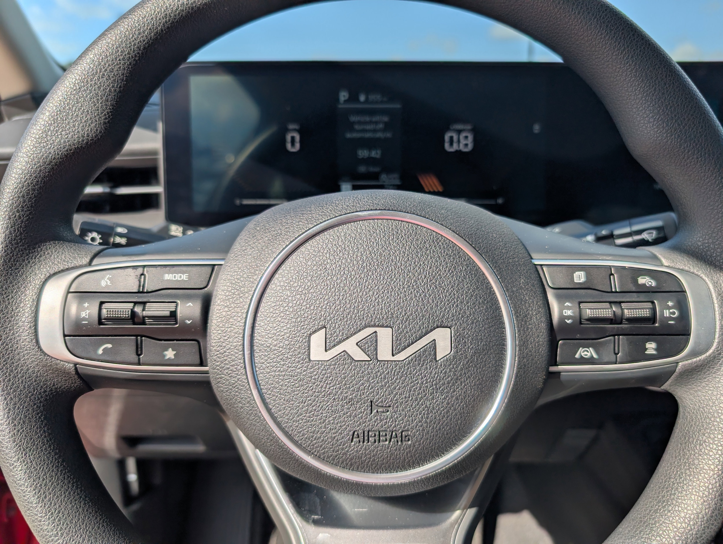 2025 Kia K5 LXS - Photo 19