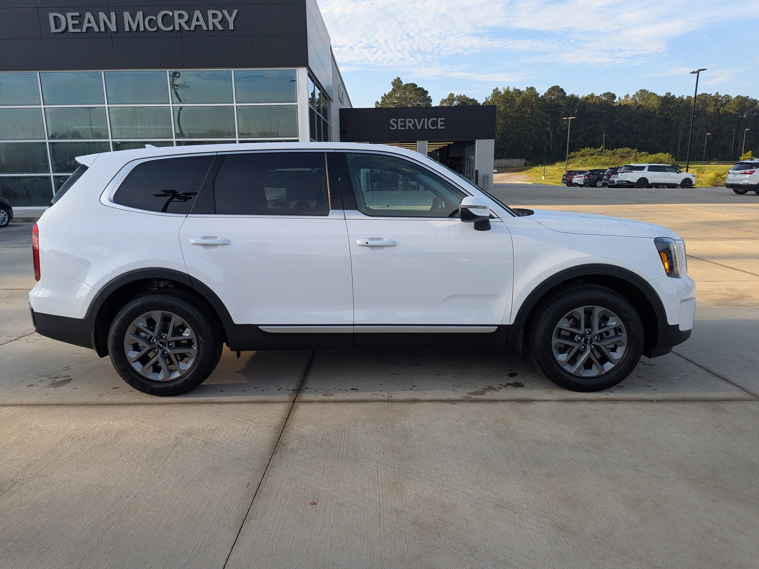 2025 Kia Telluride LX photo 2