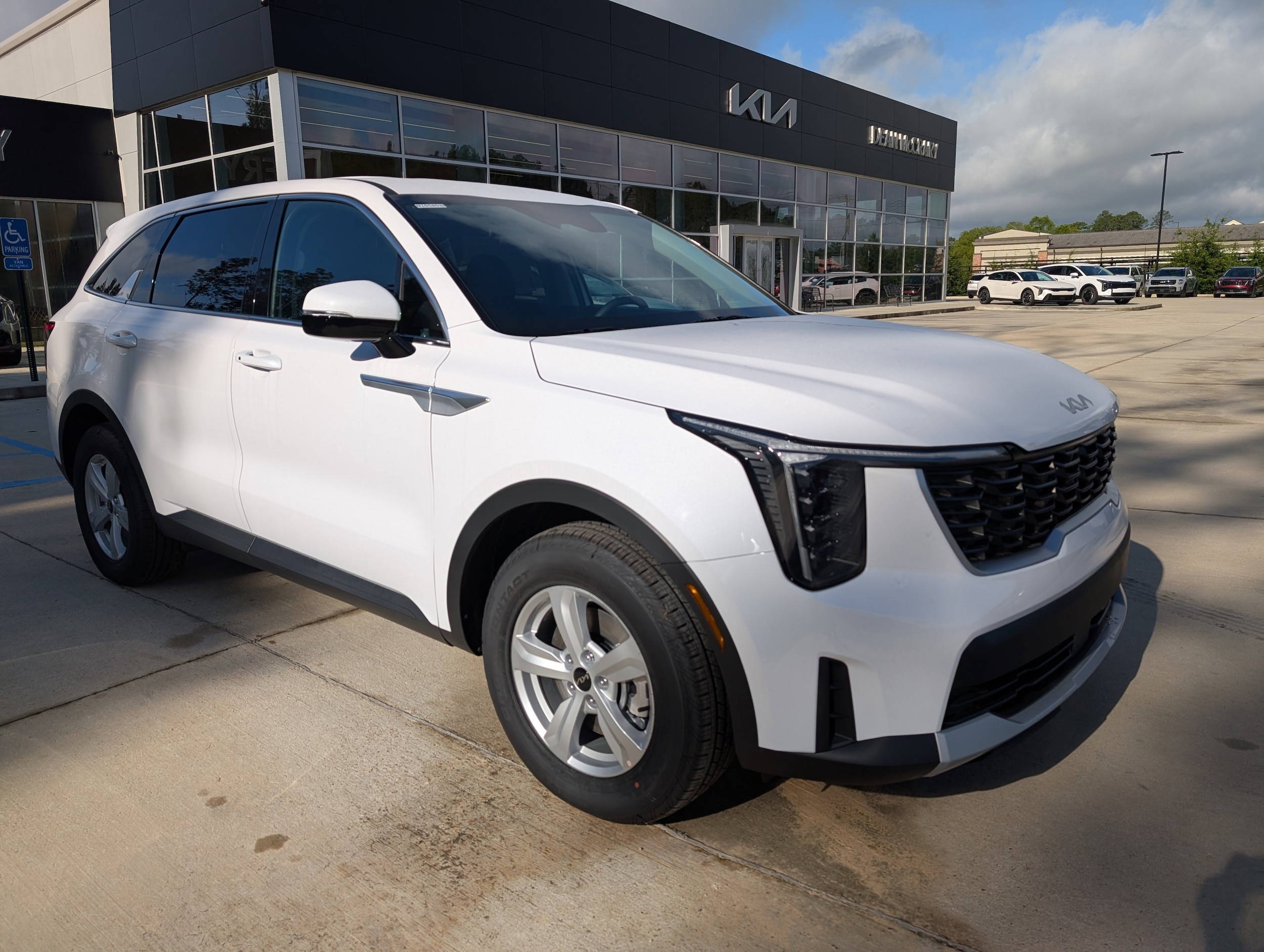 2026 Kia Sorento LX AT's photo