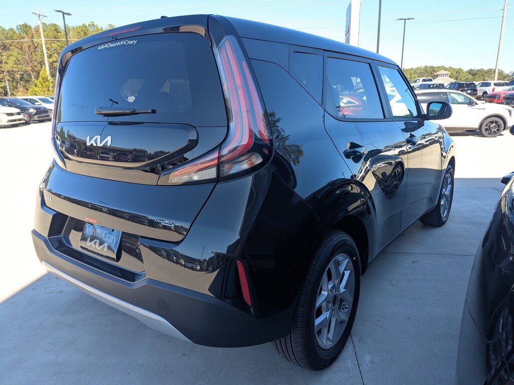 New 2025 Kia Soul LX Hatchback