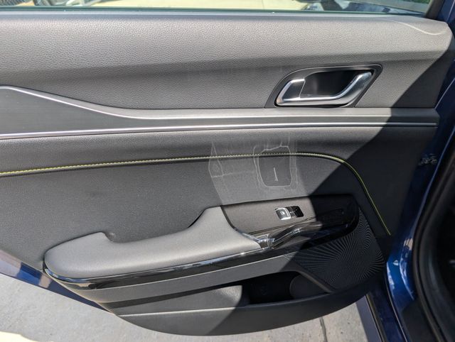 2025 Kia K5 GT - Photo 10