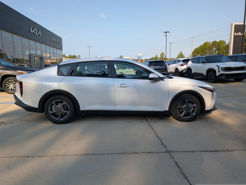 New 2026 Kia K4 LXS Sedan