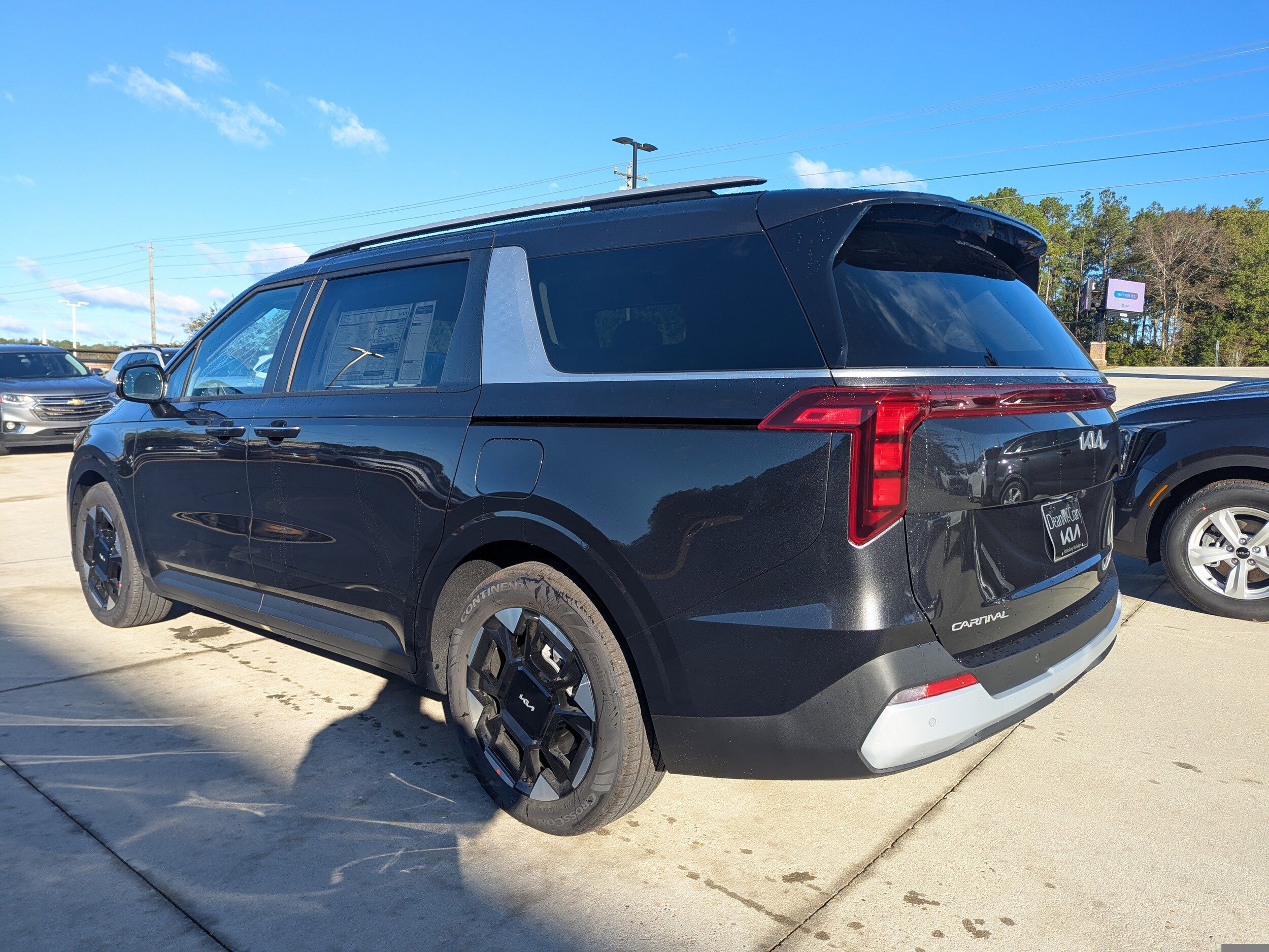 2026 Kia Carnival EX photo 3