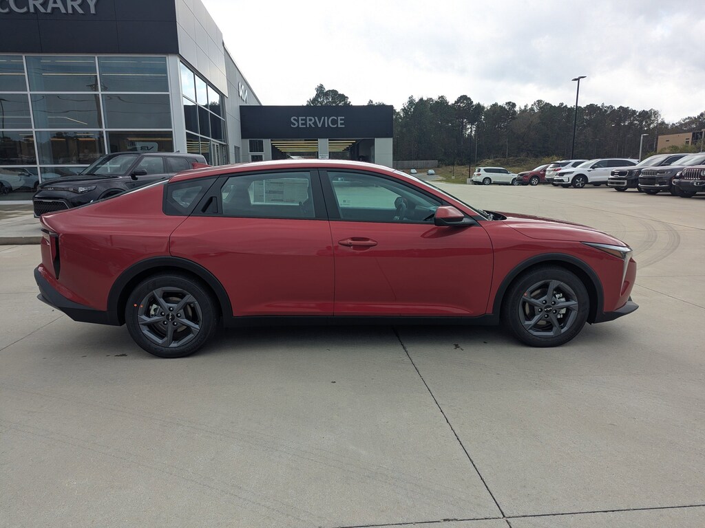 New 2025 Kia K4 LXS Sedan