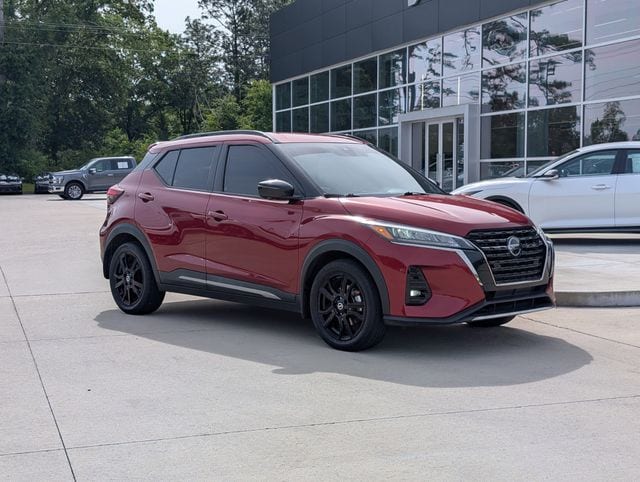 2021 Nissan Kicks SR