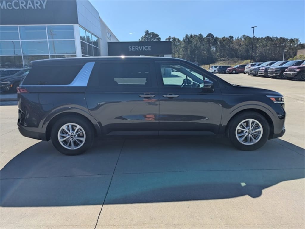 Used 2024 Kia Carnival LX Minivan/Van