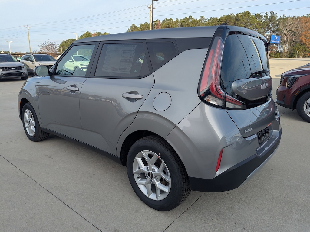 New 2025 Kia Soul LX Hatchback