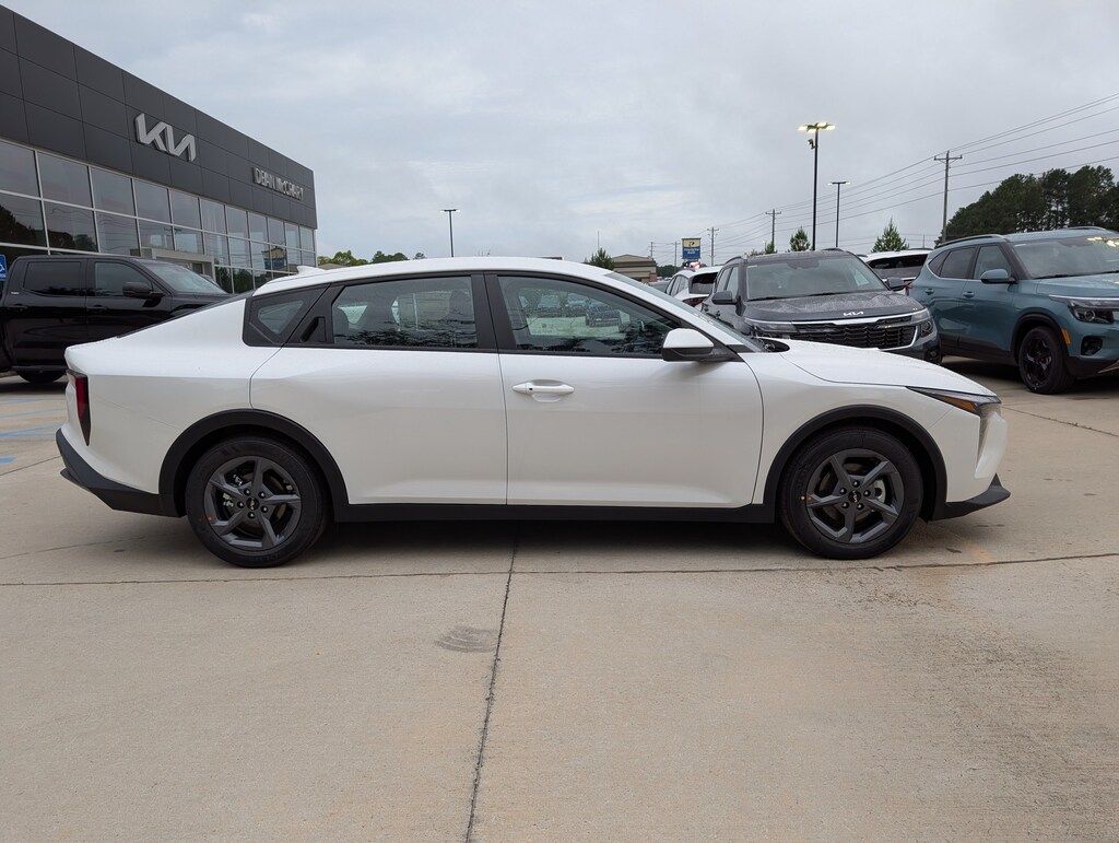 New 2026 Kia K4 LXS Sedan