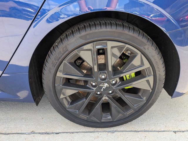 2025 Kia K5 GT - Photo 9