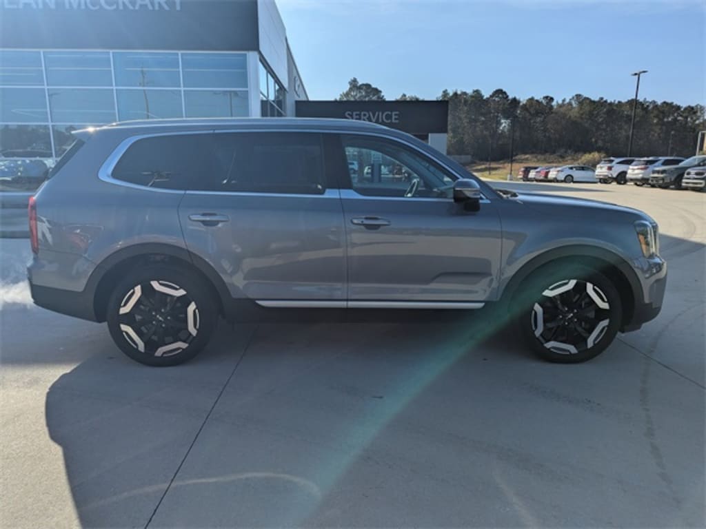Used 2024 Kia Telluride S SUV