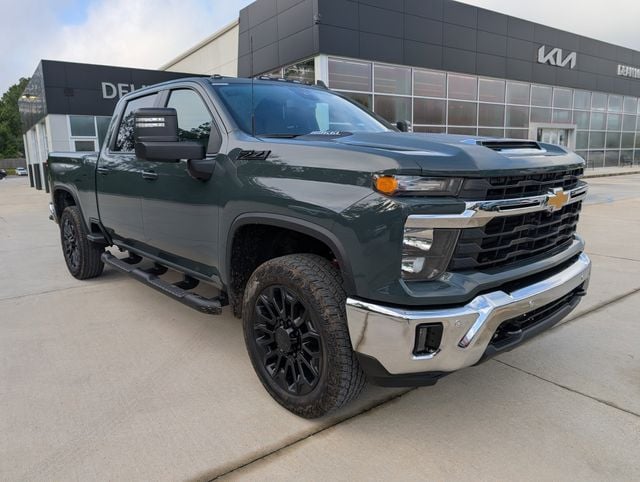2026 Chevrolet Silverado HD LT 4WD Crew Cab Standard Box's photo