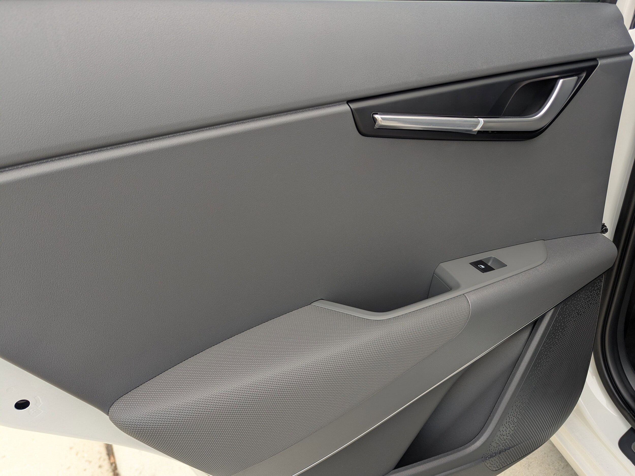 2025 Kia Niro SX photo 2
