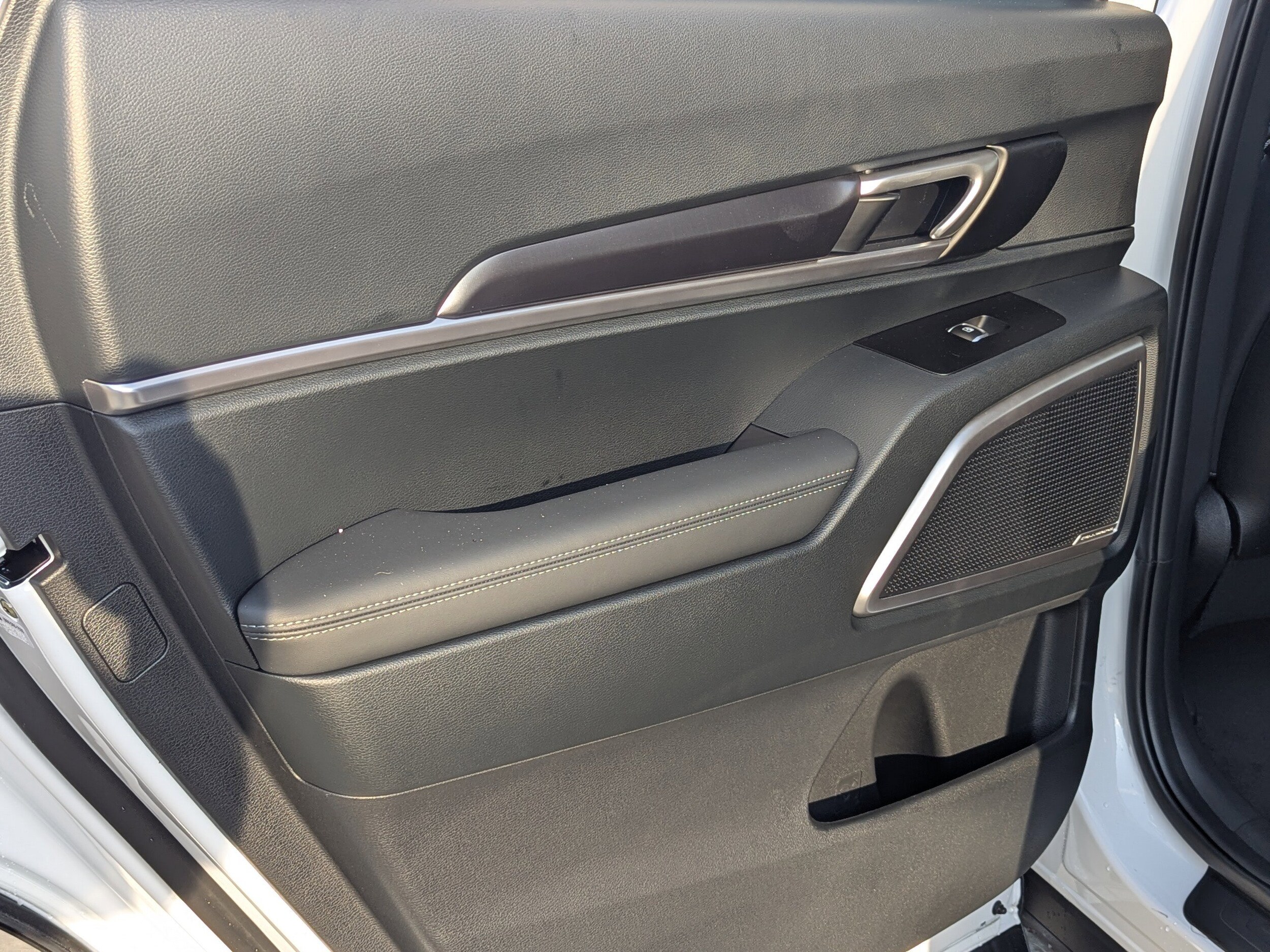 2025 Kia Telluride LX photo 4