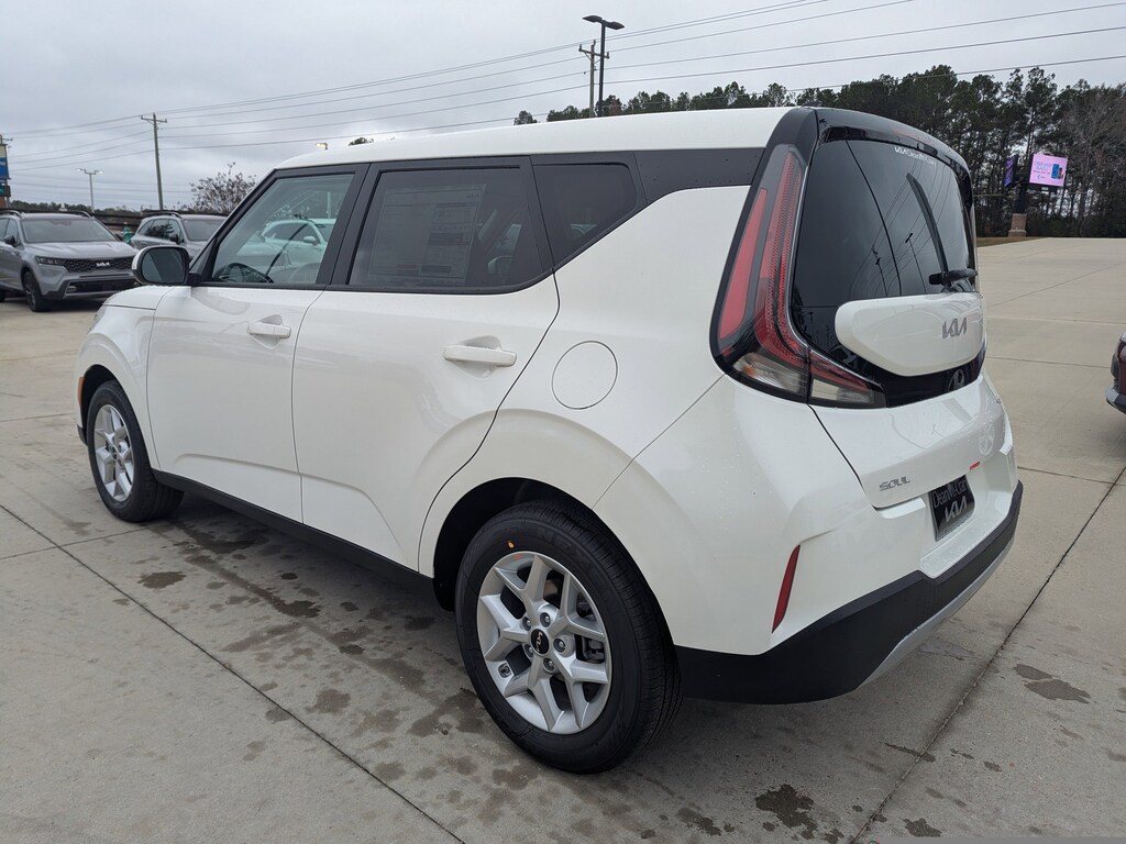 New 2025 Kia Soul LX Hatchback