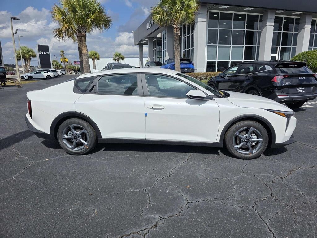 New 2026 Kia K4 LXS Sedan