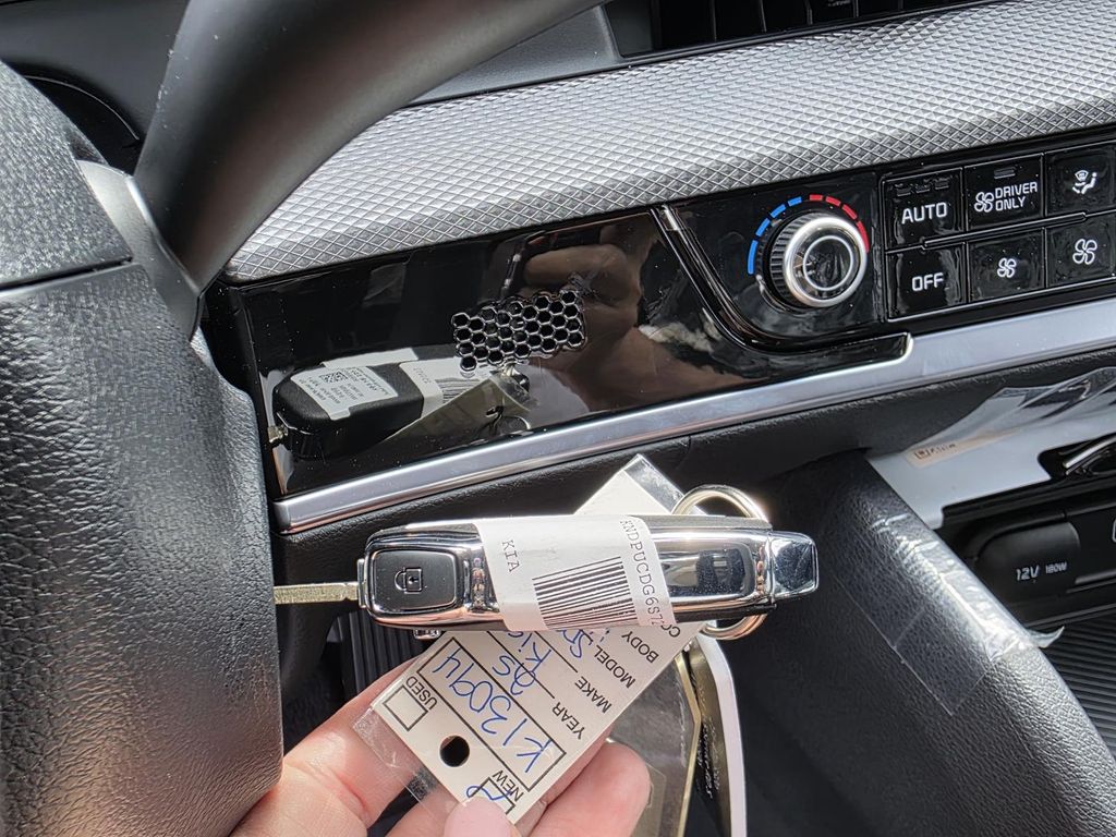 2025 Kia Sportage LX Hybrid - Photo 11
