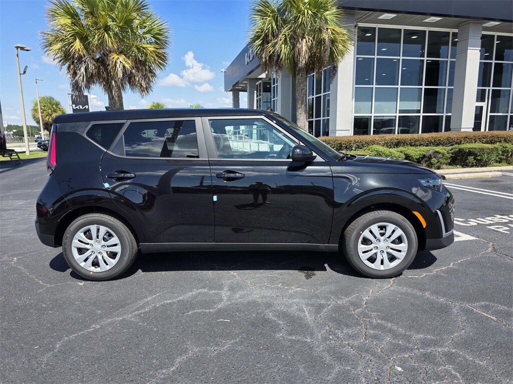 New 2025 Kia Soul LX Hatchback