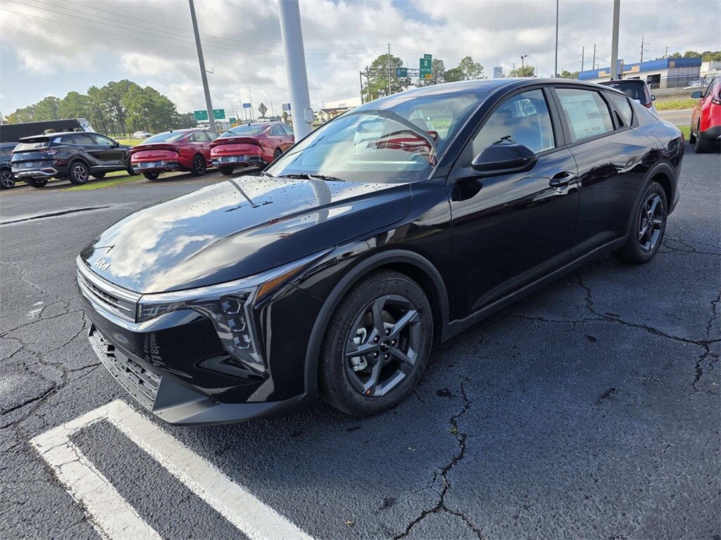 New 2025 Kia K4 LXS Sedan