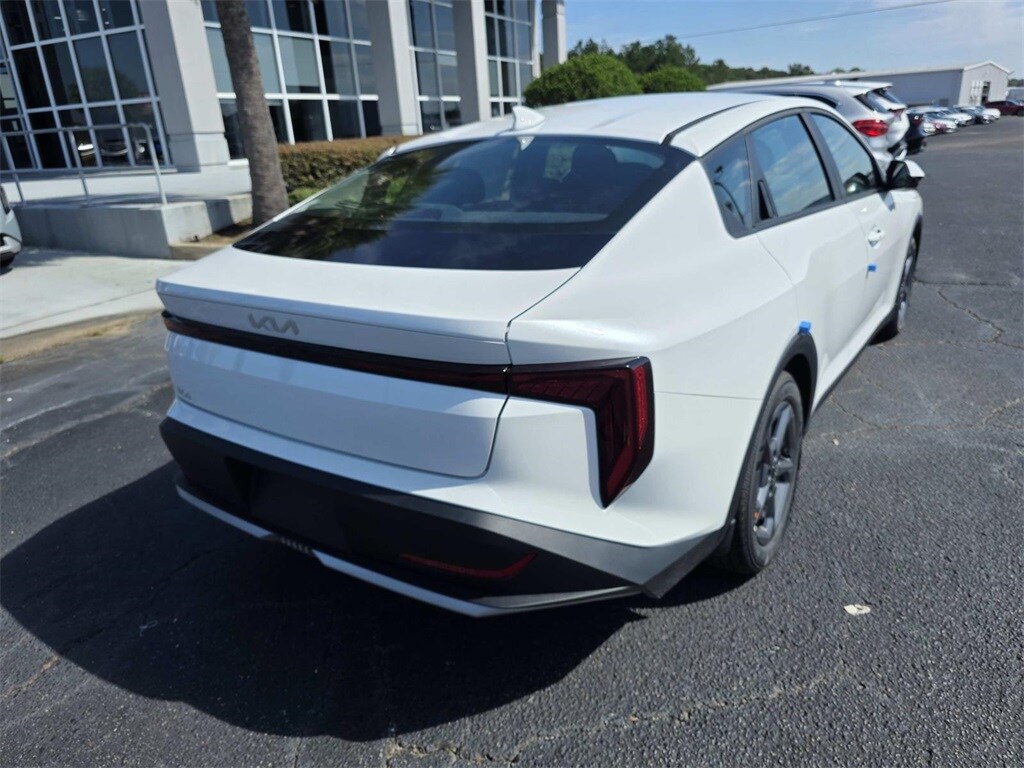 New 2025 Kia K4 LXS Sedan