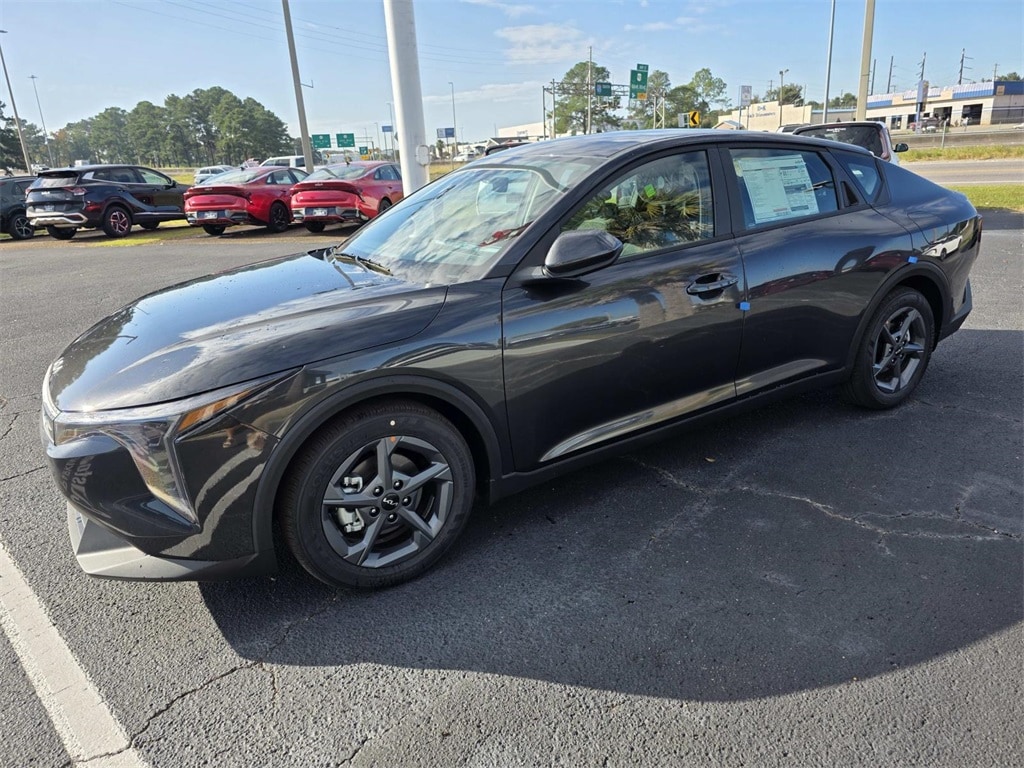 New 2025 Kia K4 LXS Sedan