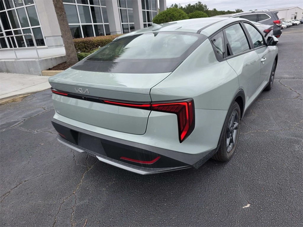New 2025 Kia K4 LXS Sedan