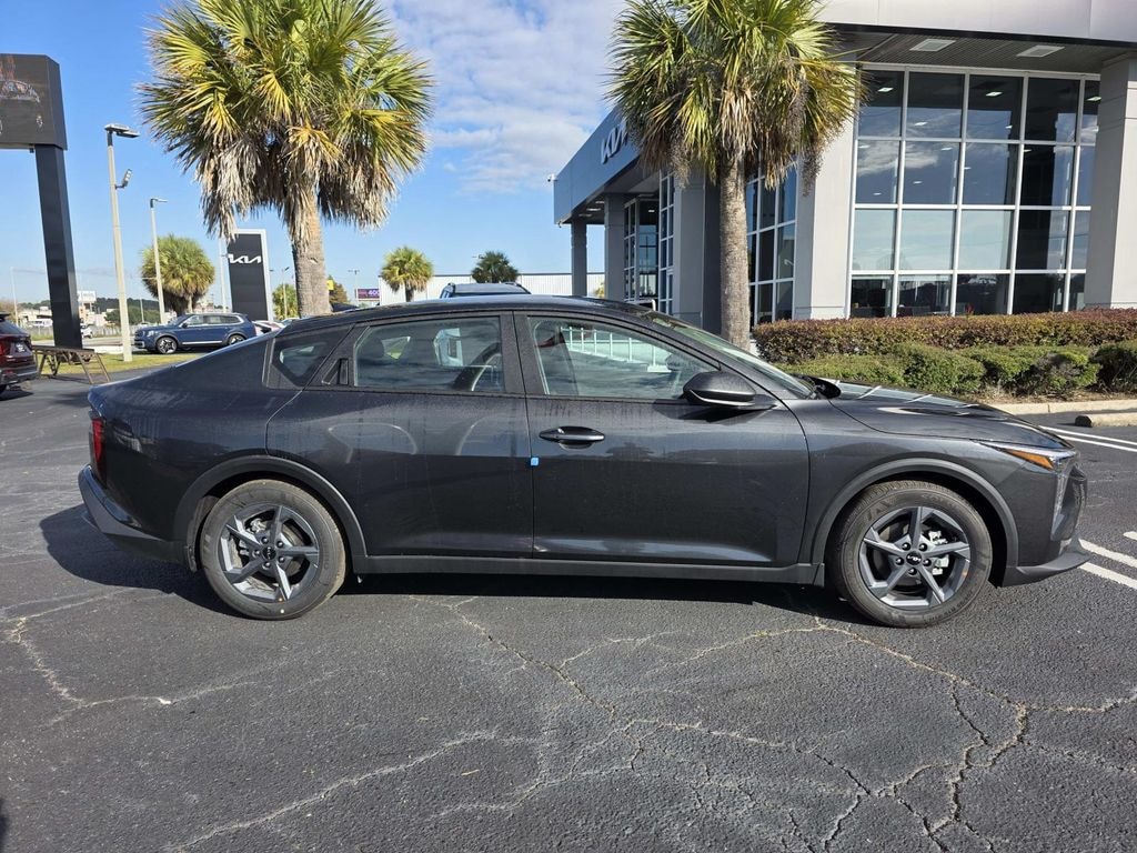 New 2025 Kia K4 LXS Sedan