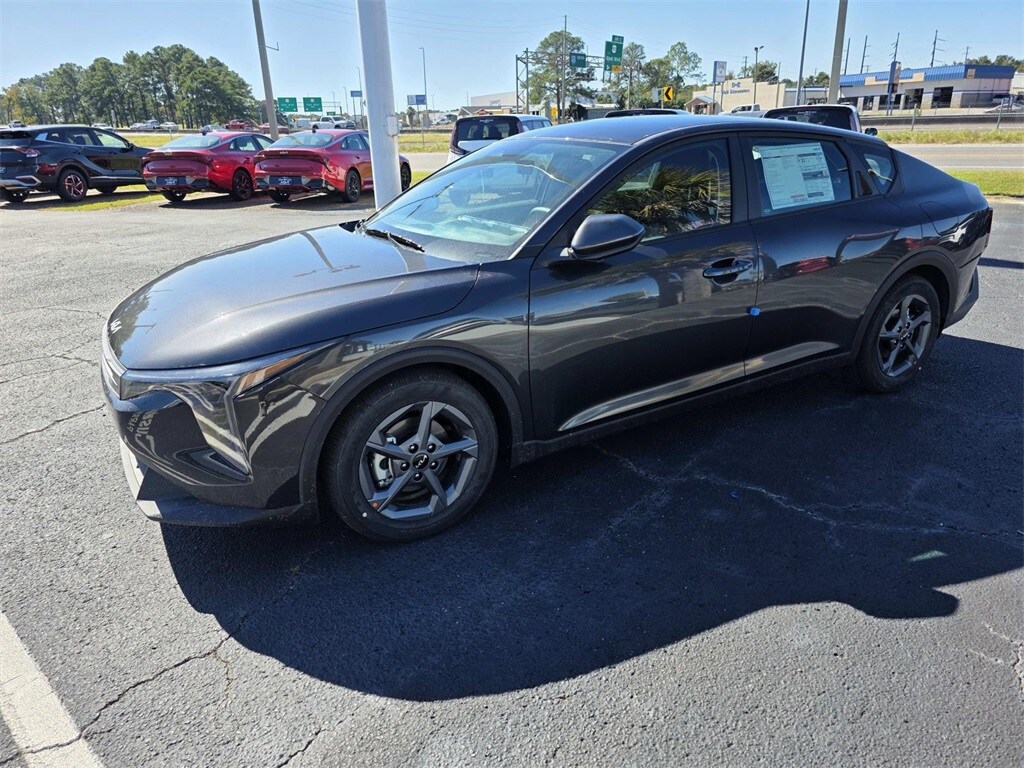 New 2025 Kia K4 LXS Sedan