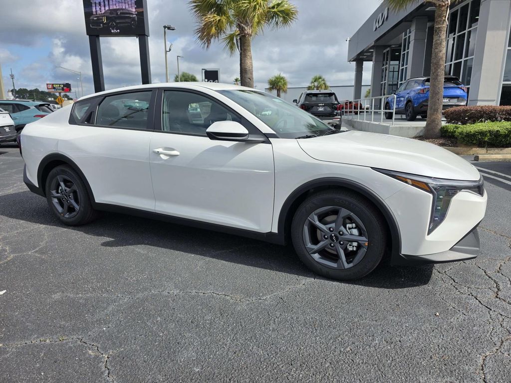 2026 Kia K4 LXS AT's photo