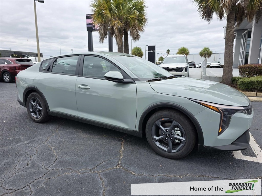 New 2025 Kia K4 LXS Sedan