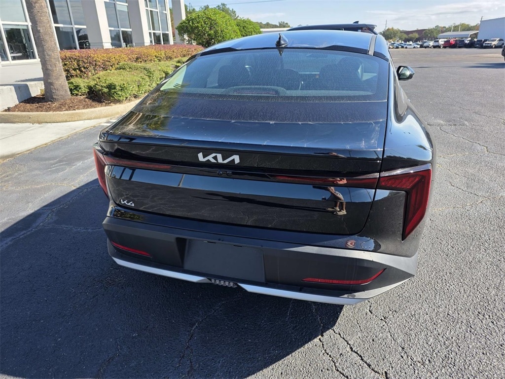 New 2025 Kia K4 LXS Sedan