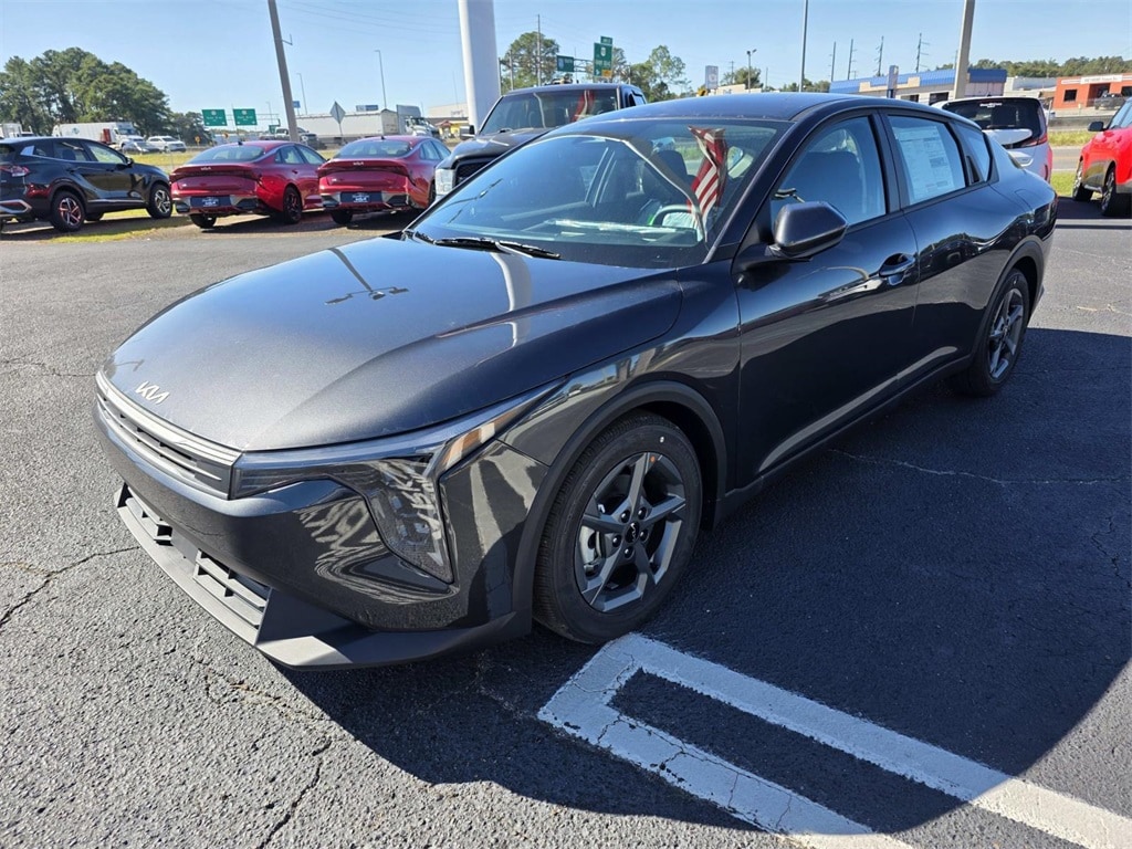 New 2025 Kia K4 LXS Sedan