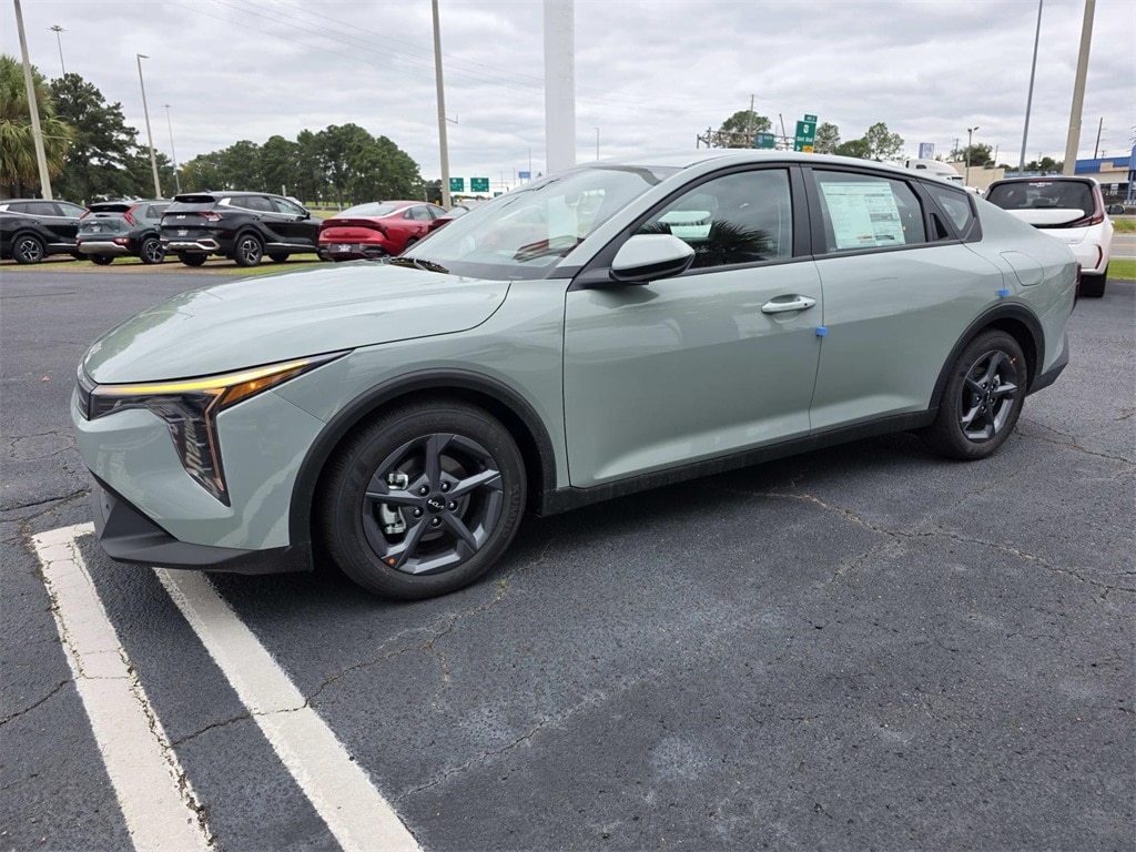 New 2025 Kia K4 LXS Sedan