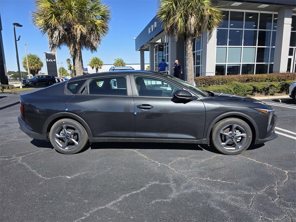 New 2025 Kia K4 LXS Sedan