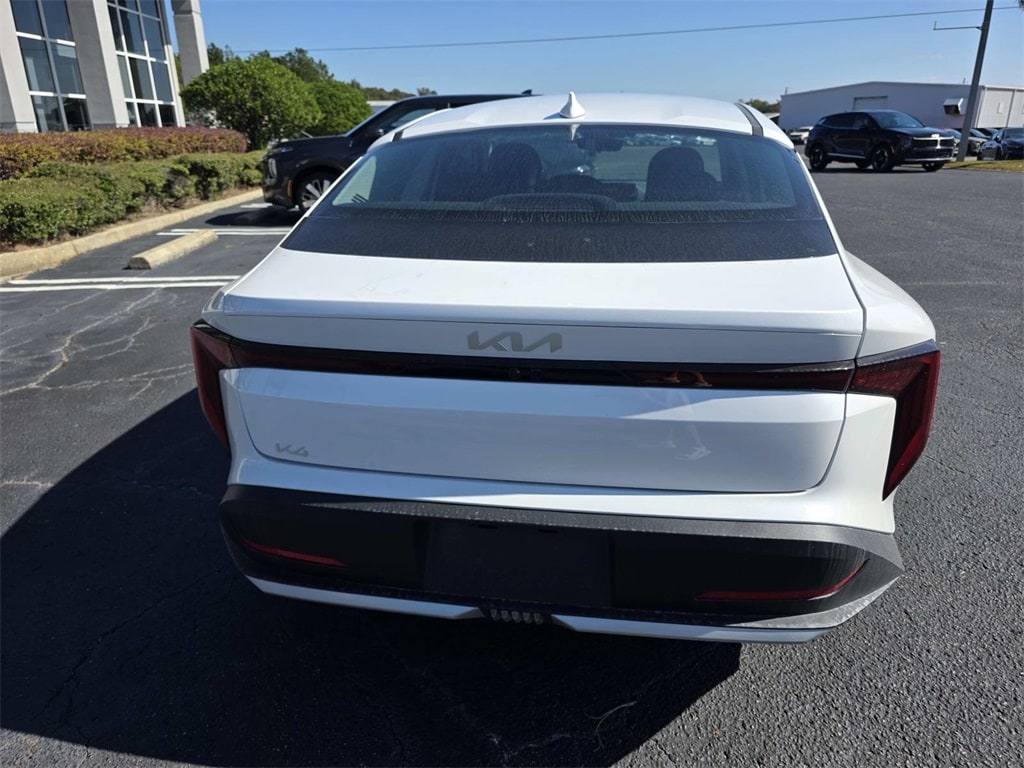 New 2025 Kia K4 LXS Sedan
