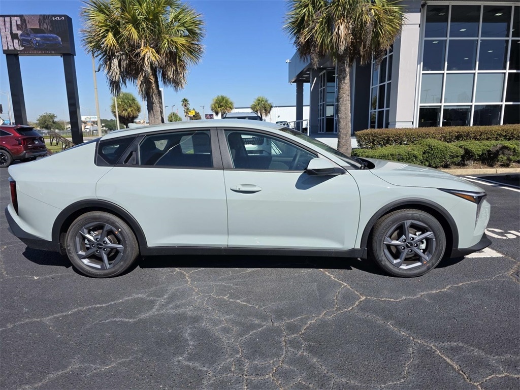 New 2025 Kia K4 LXS Sedan