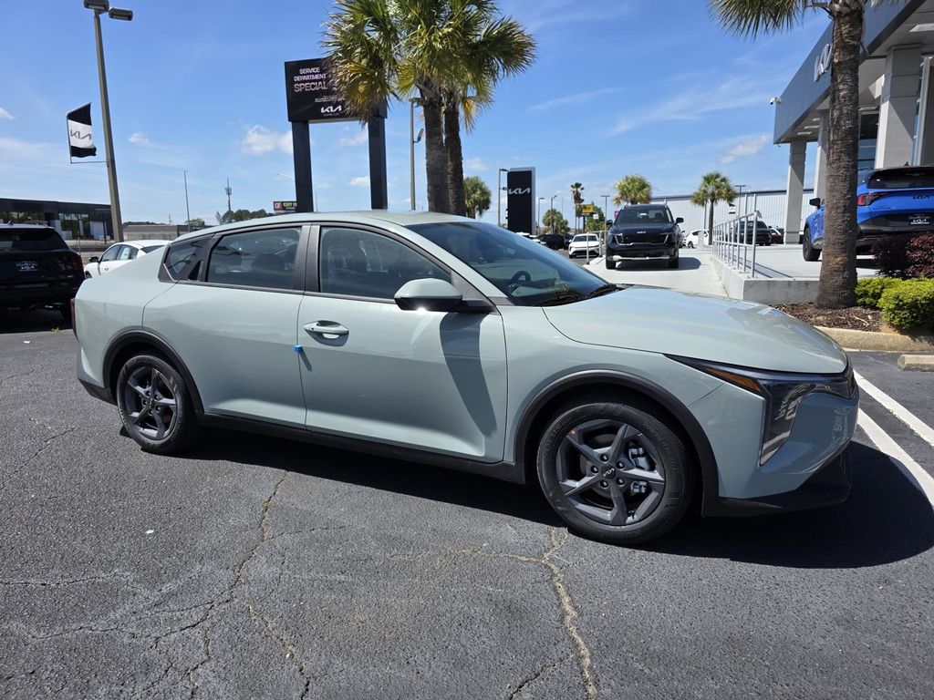 2026 Kia K4 LXS AT's photo
