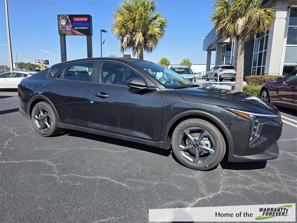 New 2025 Kia K4 LXS Sedan
