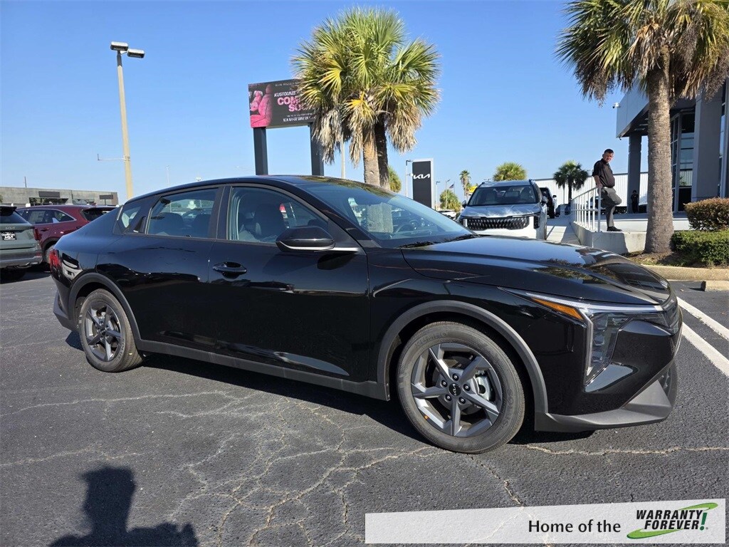 New 2025 Kia K4 LXS Sedan
