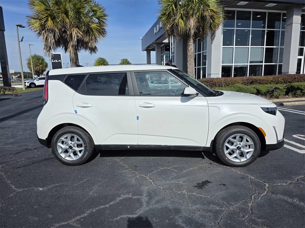 New 2025 Kia Soul LX Hatchback