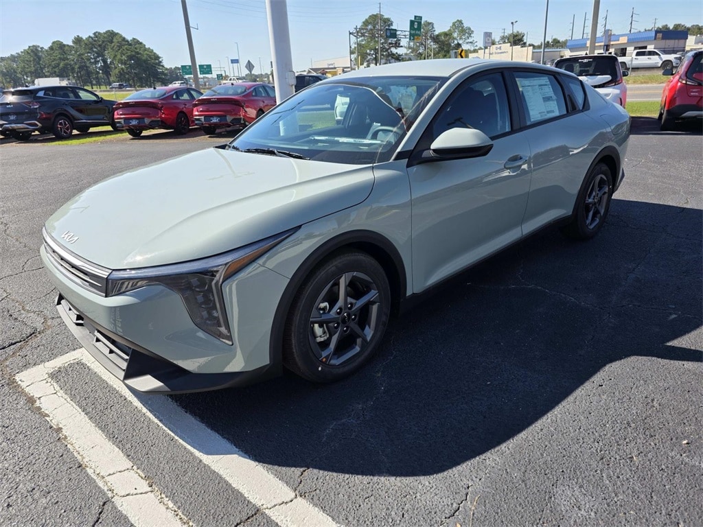 New 2025 Kia K4 LXS Sedan