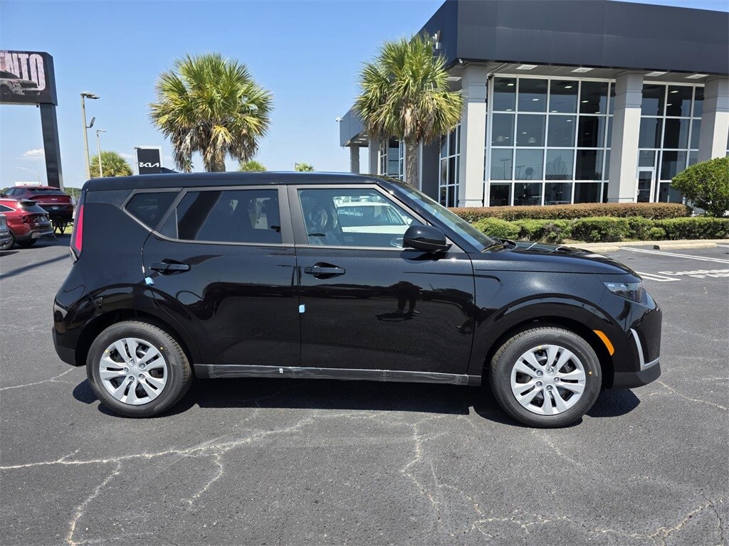 New 2025 Kia Soul LX Hatchback