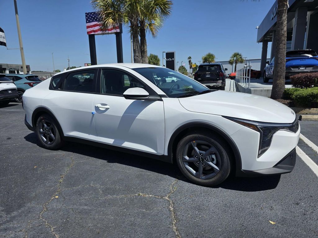 2026 Kia K4 LXS AT's photo