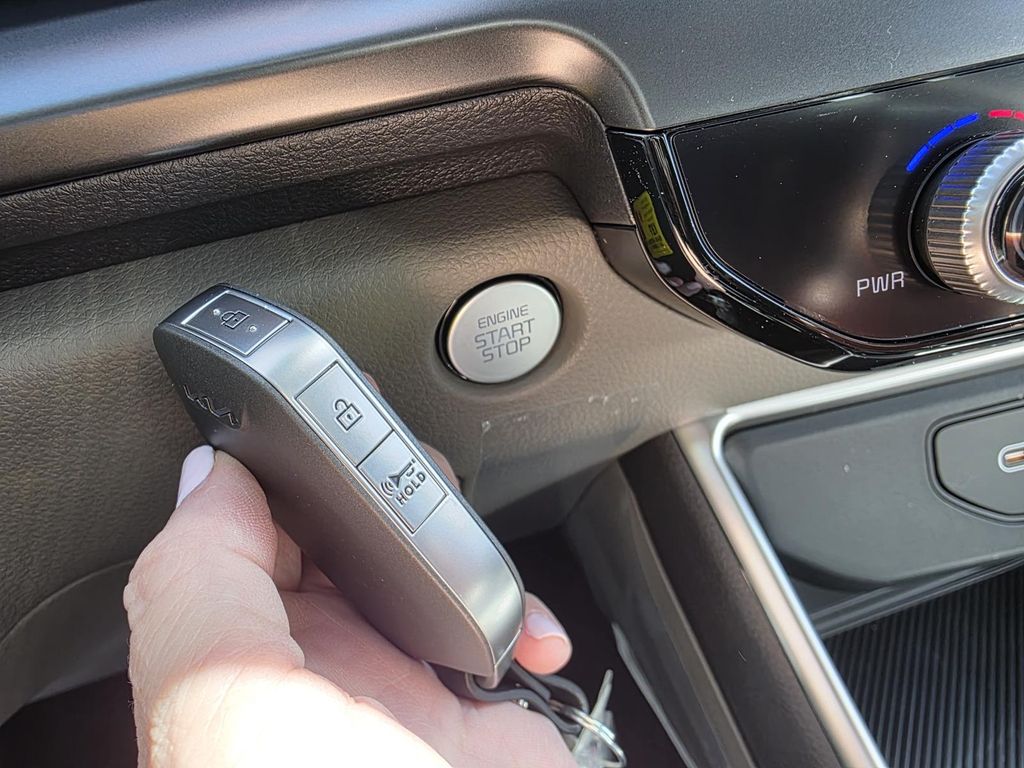 2026 Kia Carnival LX - Photo 12
