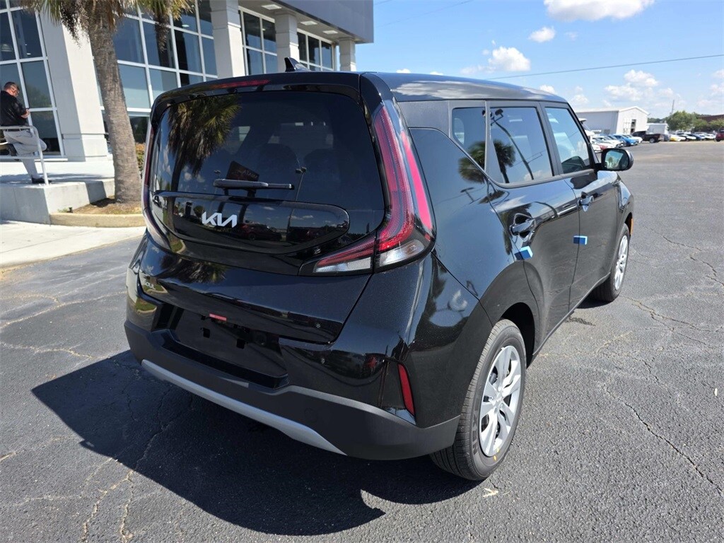 New 2025 Kia Soul LX Hatchback