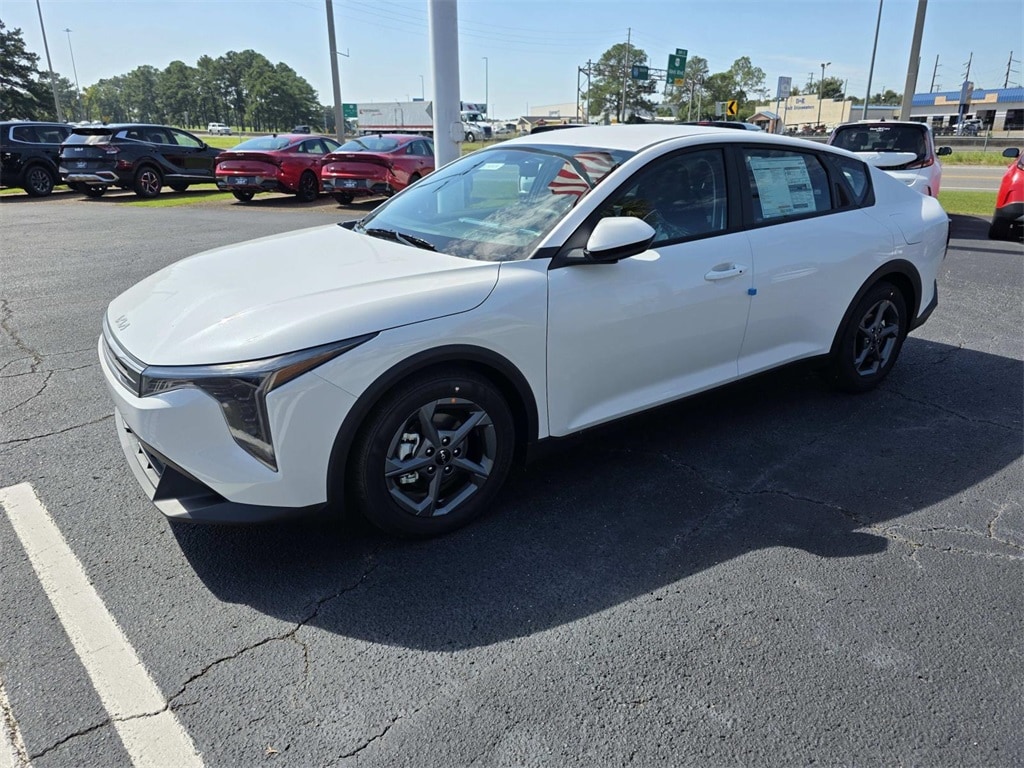 New 2025 Kia K4 LXS Sedan